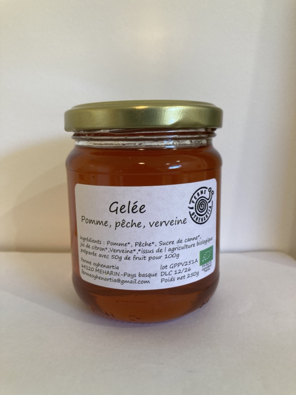 gelée de fruits bio de la ferme oyhenartia pomme pêche verveine bio du pays basque